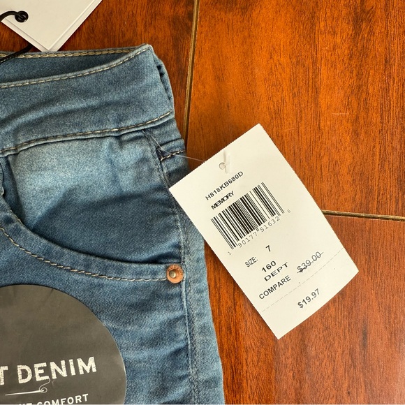 Hudson Denim Shorts 7 - Picture 2 of 4
